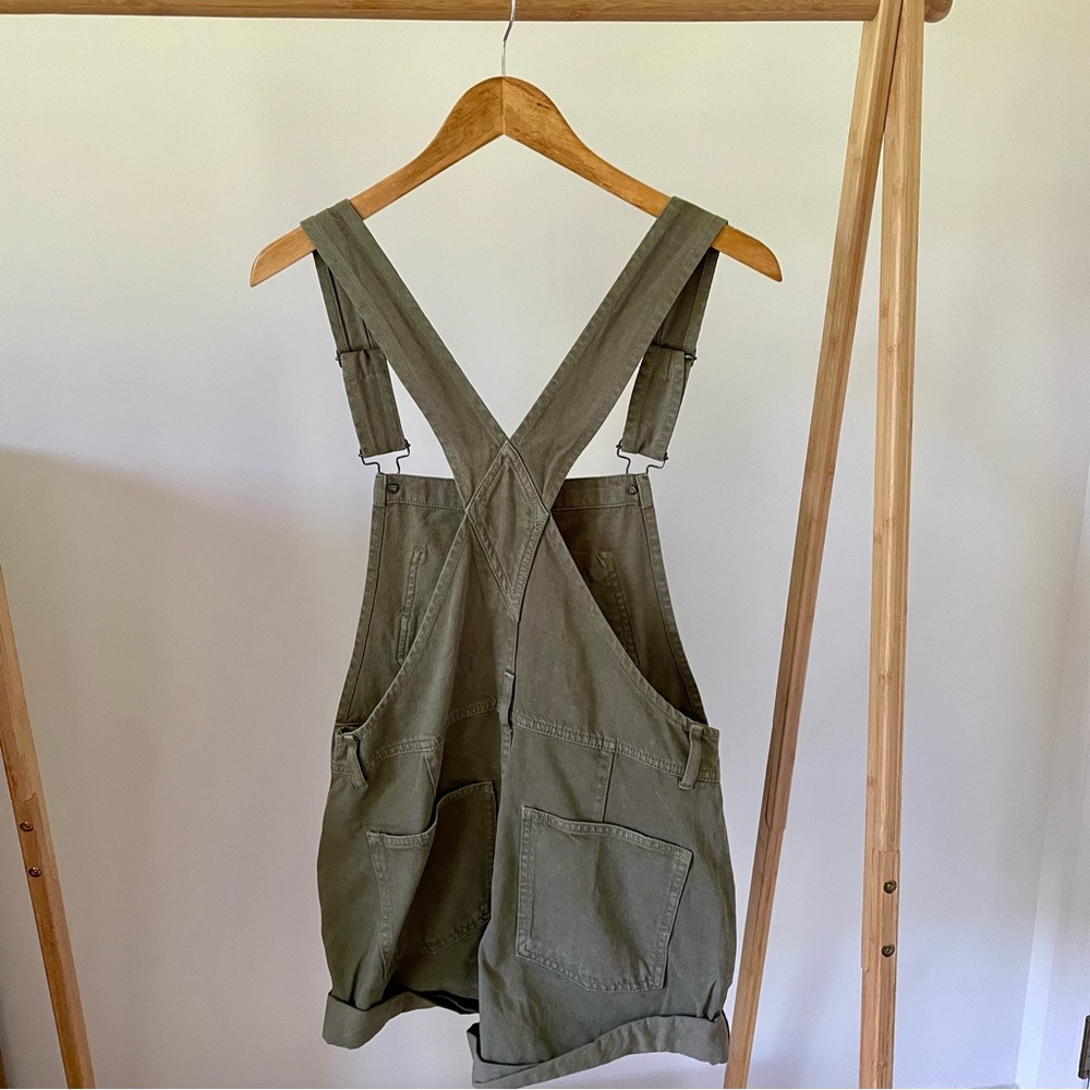 ✨SOLD✨ Free People We the Free Ziggy Shortalls Overalls in Greyed Olive Green - Picture 6 of 6